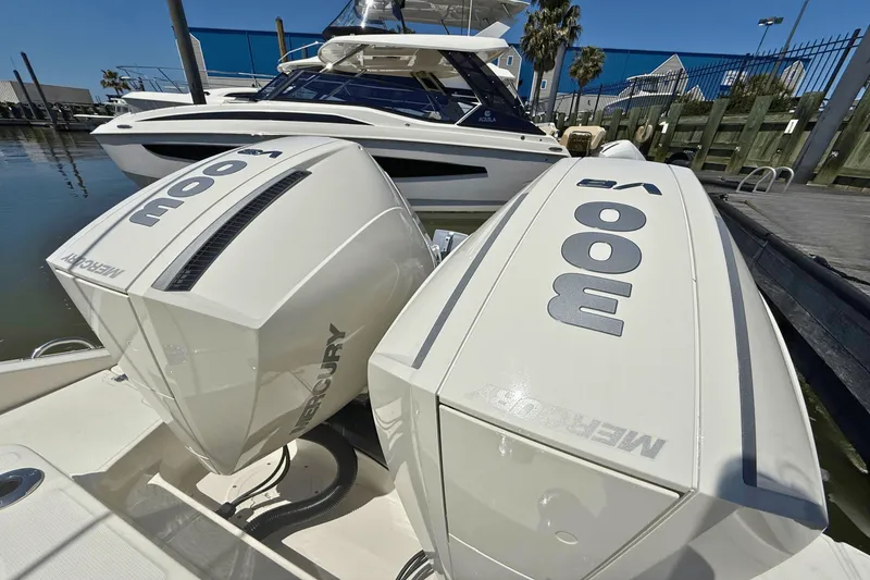Slide: The Image of Boston Whaler 280 Dauntless 2025 - 12