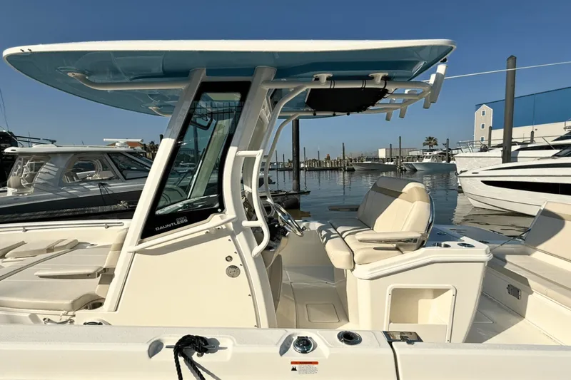 Slide: The Image of Boston Whaler 280 Dauntless 2025 - 3