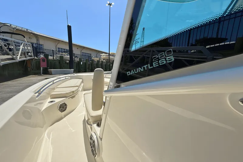 Slide: The Image of Boston Whaler 280 Dauntless 2025 - 5