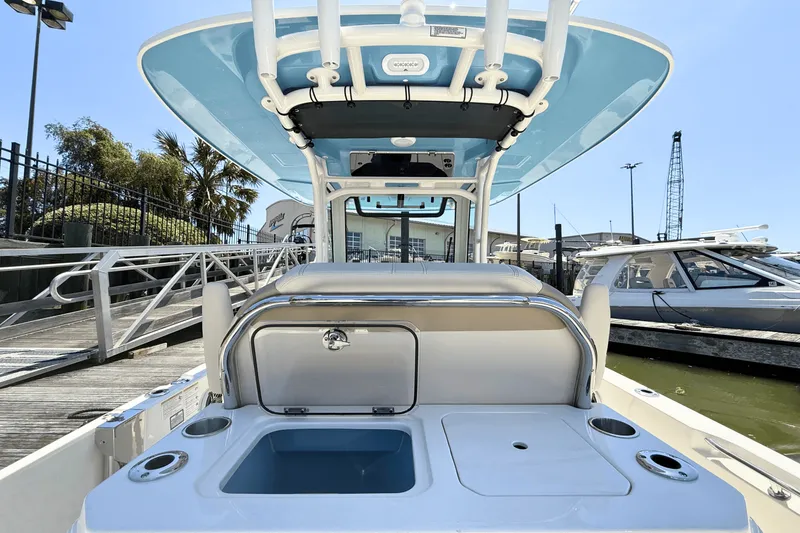 Slide: The Image of Boston Whaler 280 Dauntless 2025 - 7