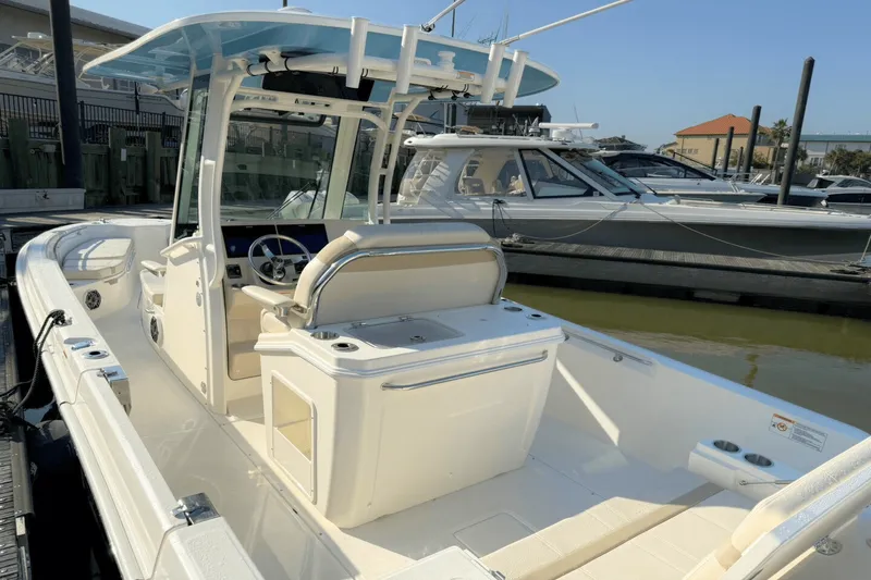 Slide: The Image of Boston Whaler 280 Dauntless 2025 - 8