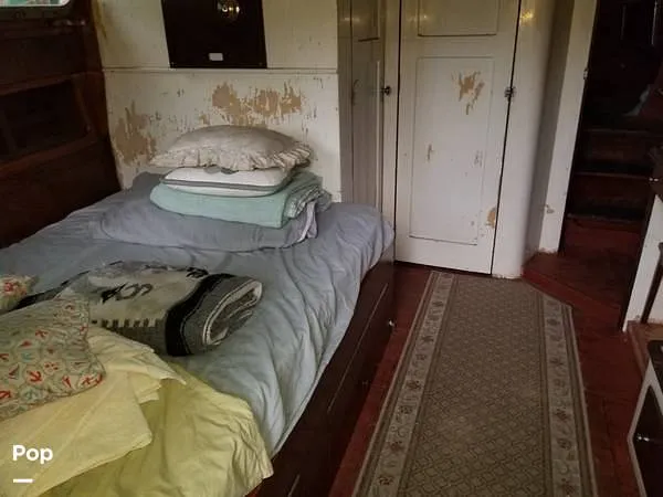 Slide: The Image of Main Cabin Bed - 12514738