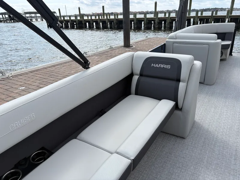 Slide: The Image of Harris 230 Cruiser 2025 - 17