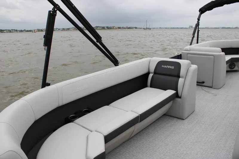Slide: The Image of Harris 230 Cruiser 2025 - 23