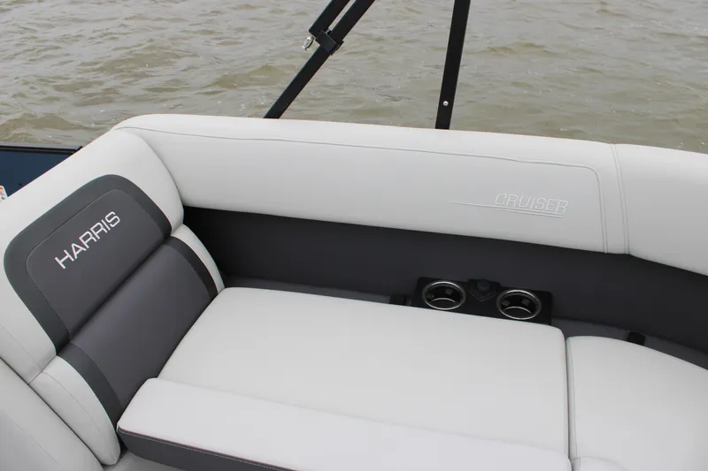 Slide: The Image of Harris 230 Cruiser 2025 - 31