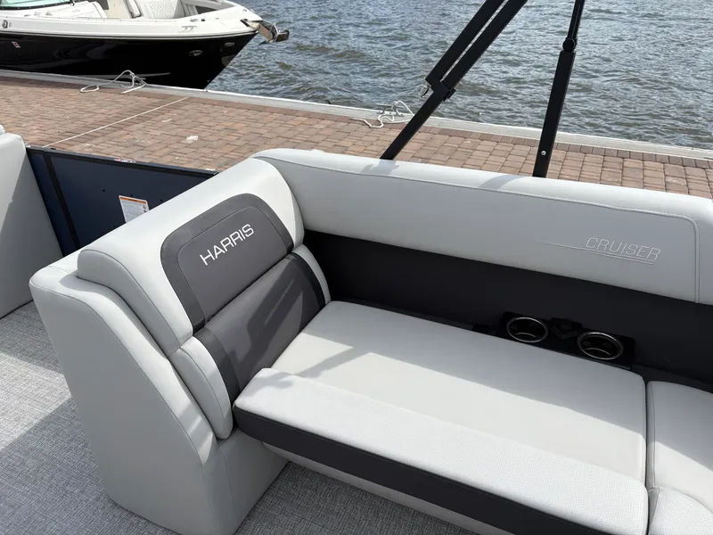 Slide: The Image of Harris 230 Cruiser 2025 - 9
