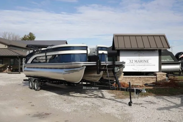 The Image of LOWE PONTOON SS230W - 0