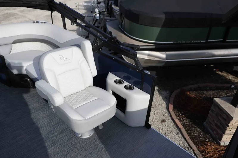 Slide: The Image of LOWE PONTOON SS230W 2026 - 11