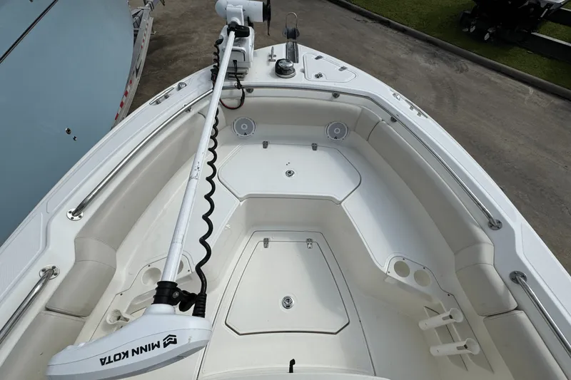 Slide: The Image of Boston Whaler 230 Outrage 2017 - 13