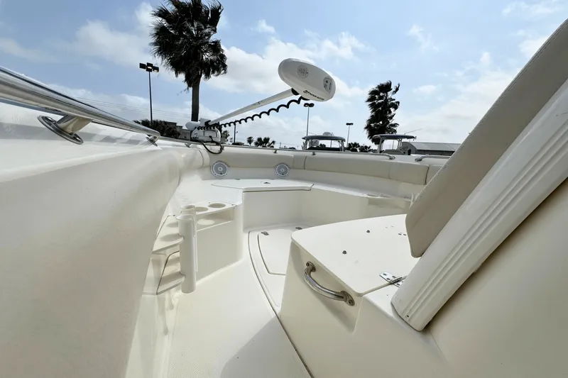 Slide: The Image of Boston Whaler 230 Outrage 2017 - 14