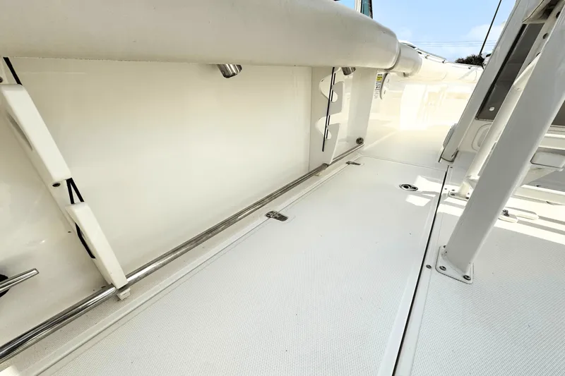 Slide: The Image of Boston Whaler 230 Outrage 2017 - 2