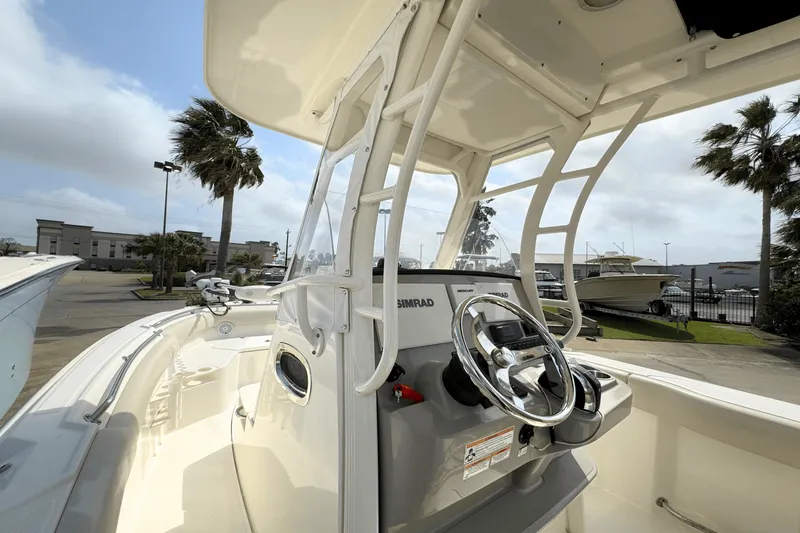 Slide: The Image of Boston Whaler 230 Outrage 2017 - 4