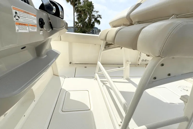 Slide: The Image of Boston Whaler 230 Outrage 2017 - 7