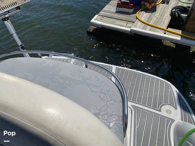 Slide: The Image of Crownline Boats 250 CR 2005 - 12532133