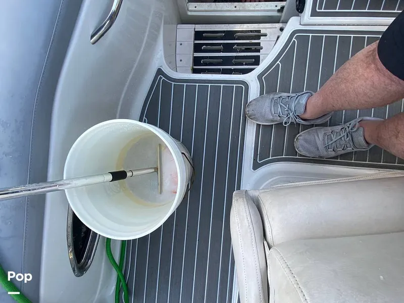 Slide: The Image of Crownline Boats 250 CR 2005 - 12532151