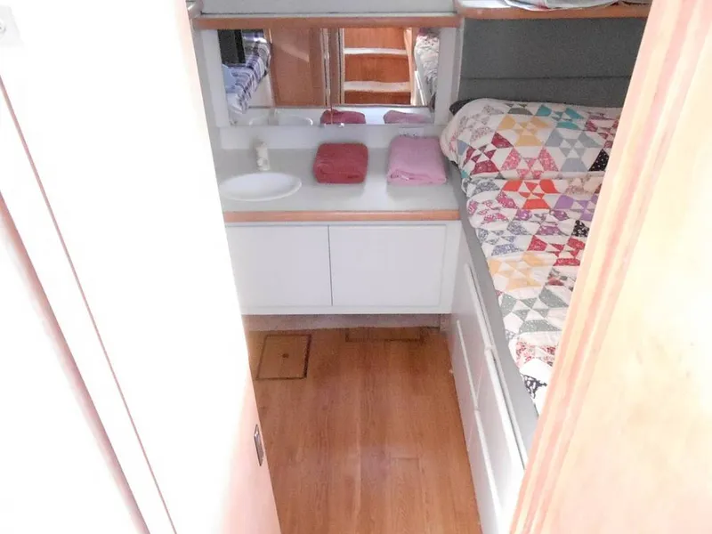 Slide: The Image of Carver 325 Aft Cabin 1995 - 12965505