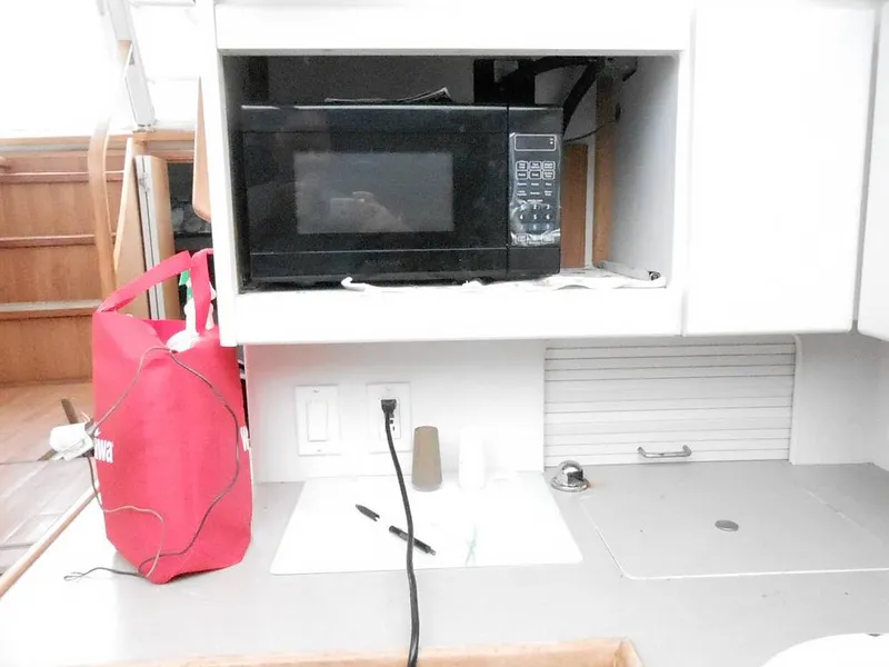 Slide: The Image of Carver Yachts 325 Aft Cabin 1995 - 12628596