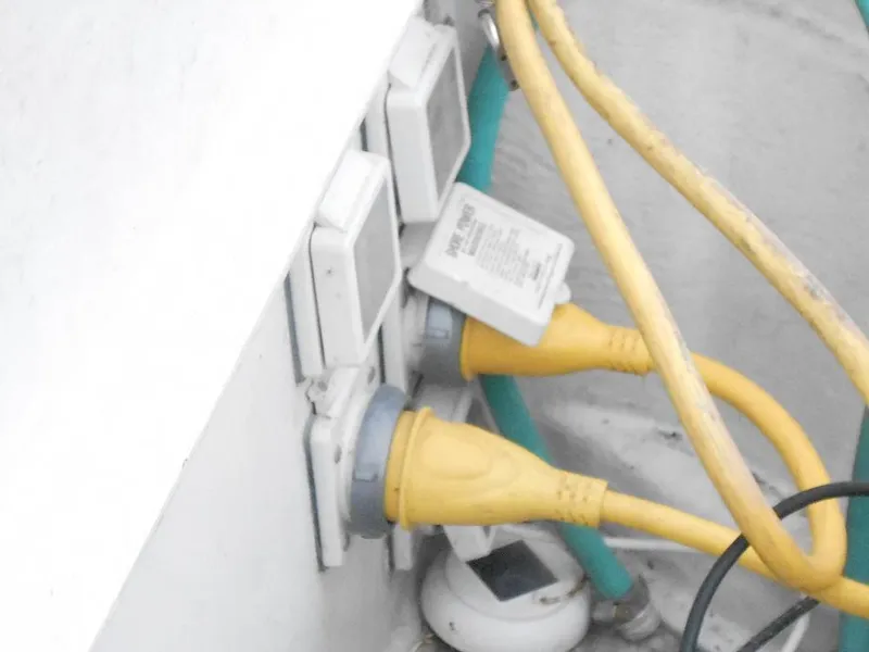 Slide: The Image of Carver Yachts 325 Aft Cabin 1995 - 12628680