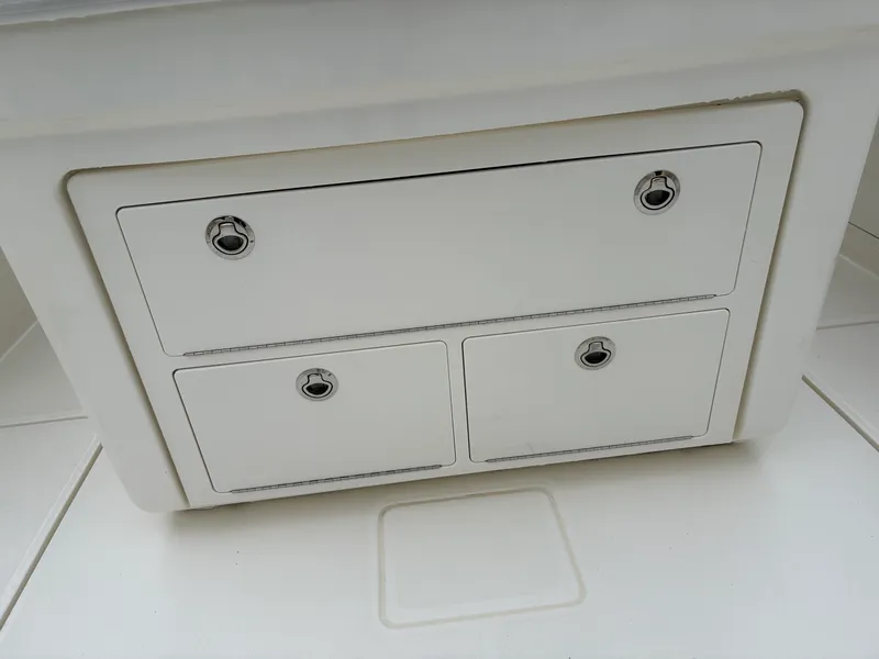 Slide: The Image of Boston Whaler 330 Outrage 2024 - 14