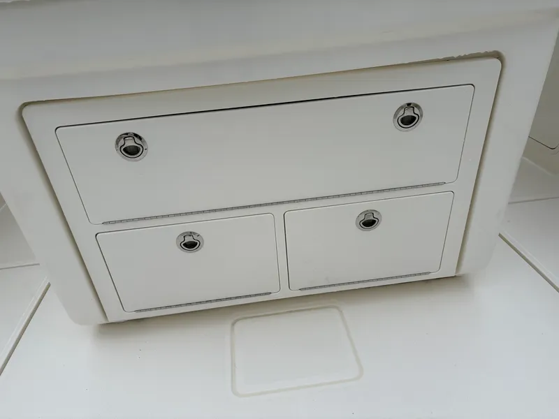 Slide: The Image of Boston Whaler 330 Outrage 2024 - 15