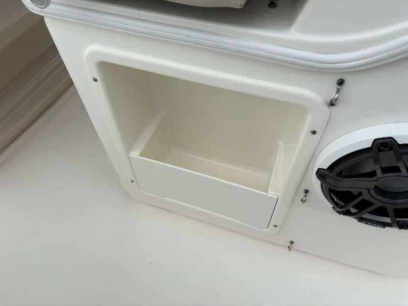 Slide: The Image of Boston Whaler 330 Outrage 2024 - 20