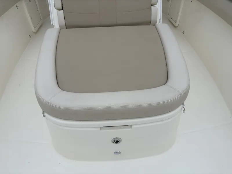 Slide: The Image of Boston Whaler 330 Outrage 2024 - 33