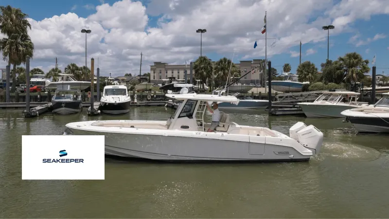Slide: The Image of Boston Whaler 330 Outrage 2024 - 4