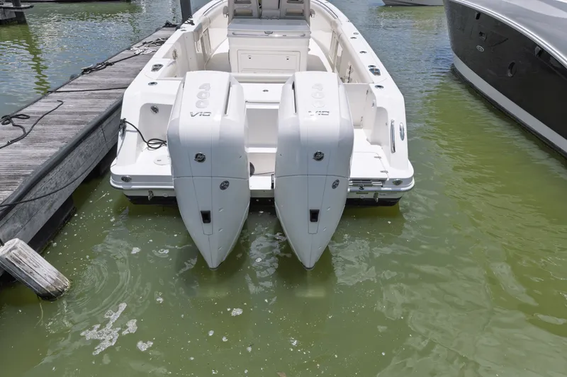 Slide: The Image of Boston Whaler 330 Outrage 2024 - 6