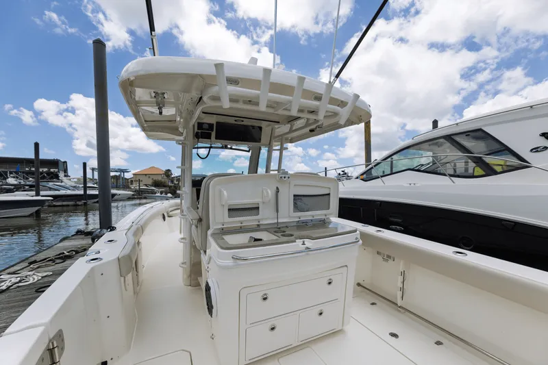 Slide: The Image of Boston Whaler 330 Outrage 2024 - 8