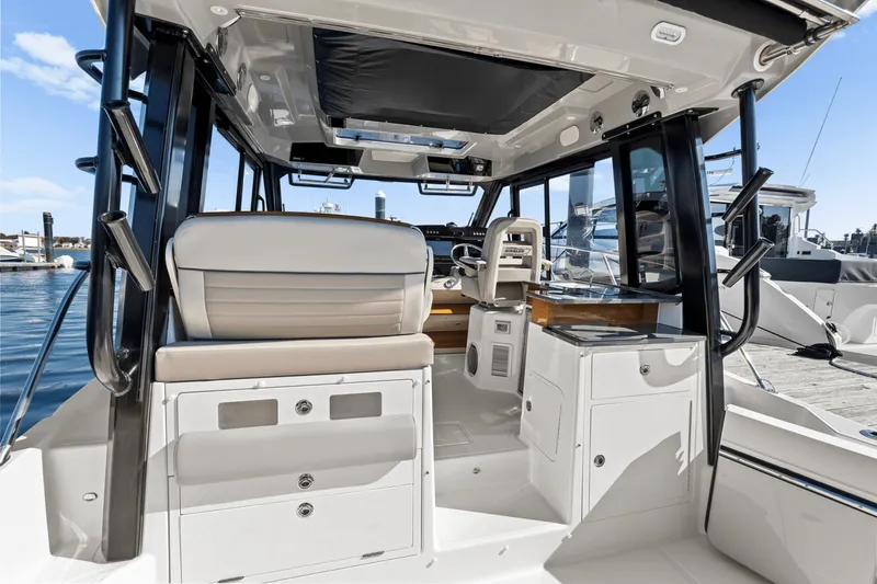 Slide: The Image of Boston Whaler 365 Conquest 2025 - 15