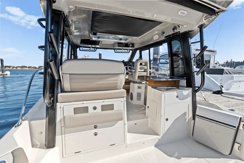Slide: The Image of Boston Whaler 365 Conquest 2025 - 16