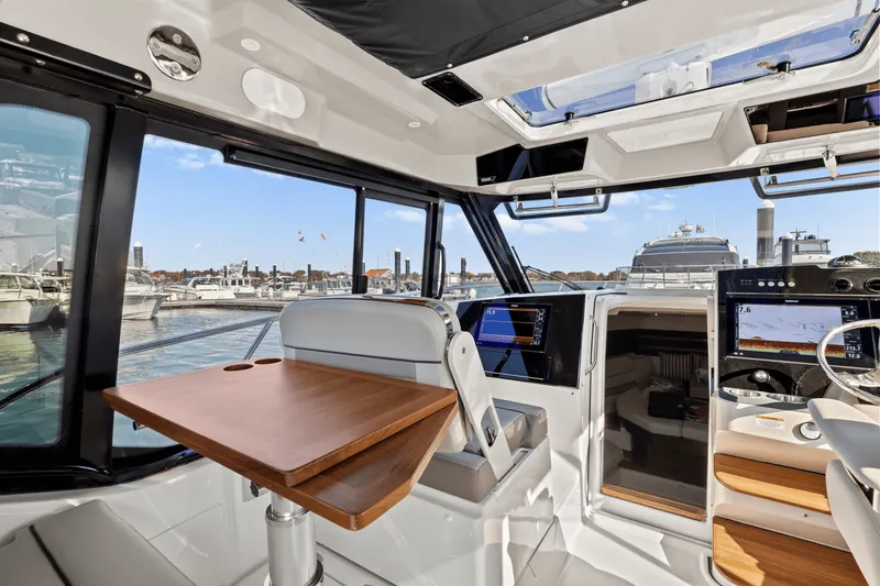 Slide: The Image of Boston Whaler 365 Conquest 2025 - 19