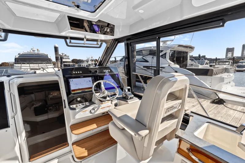 Slide: The Image of Boston Whaler 365 Conquest 2025 - 27
