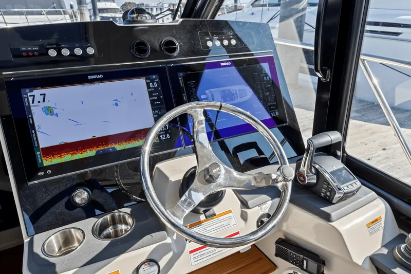 Slide: The Image of Boston Whaler 365 Conquest 2025 - 32