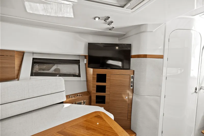 Slide: The Image of Boston Whaler 365 Conquest 2025 - 48