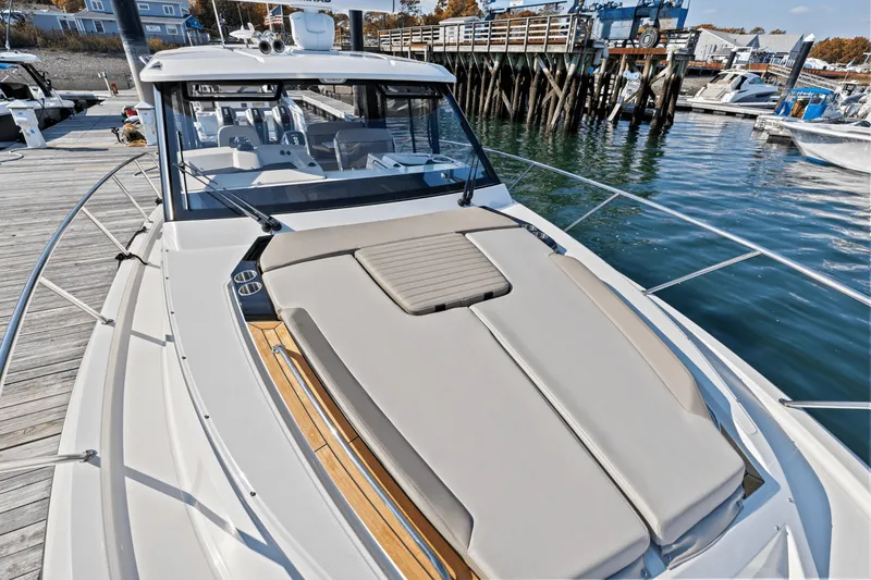 Slide: The Image of Boston Whaler 365 Conquest 2025 - 59