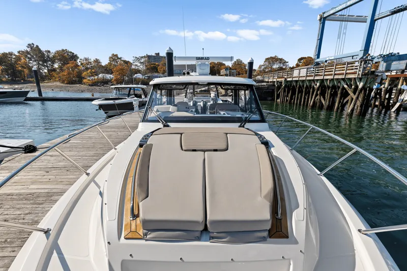 Slide: The Image of Boston Whaler 365 Conquest 2025 - 60