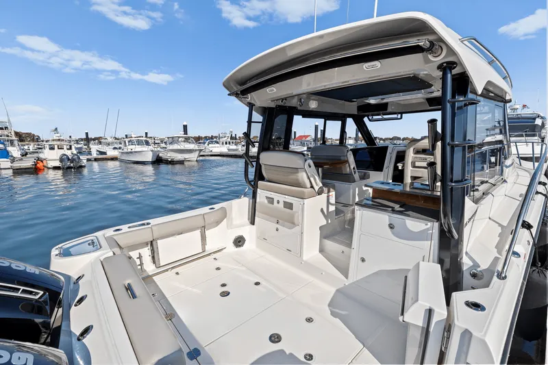 Slide: The Image of Boston Whaler 365 Conquest 2025 - 9