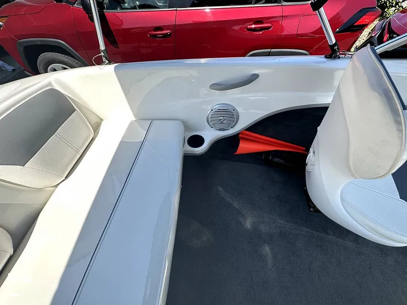 Slide: The Image of Bayliner 160 Bowrider 2021 - 12482331