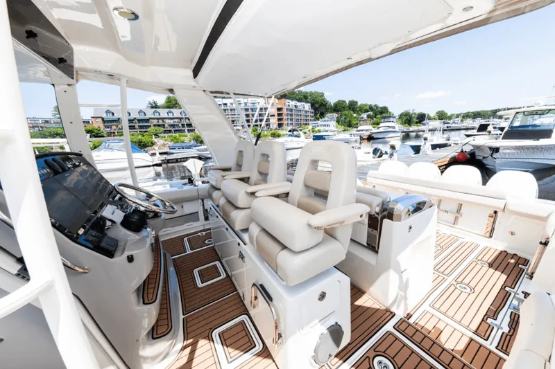 Slide: The Image of Boston Whaler 420 OUTRAGE 2017 - 12