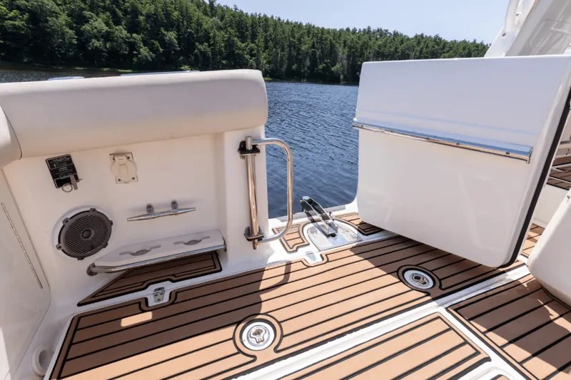 Slide: The Image of Boston Whaler 420 OUTRAGE 2017 - 18