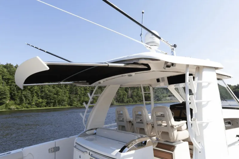 Slide: The Image of Boston Whaler 420 OUTRAGE 2017 - 19