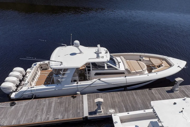 Slide: The Image of Boston Whaler 420 OUTRAGE 2017 - 2