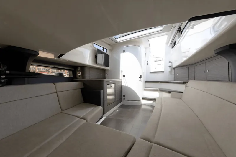 Slide: The Image of Boston Whaler 420 OUTRAGE 2017 - 23