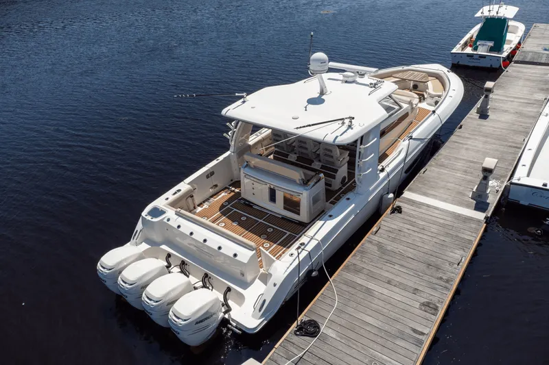 Slide: The Image of Boston Whaler 420 OUTRAGE 2017 - 3