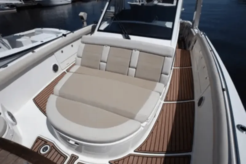Slide: The Image of Boston Whaler 420 OUTRAGE 2017 - 8