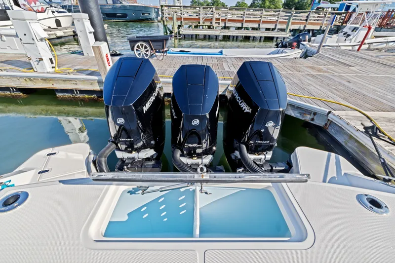 Slide: The Image of Boston Whaler 360 Outrage 2025 - 12