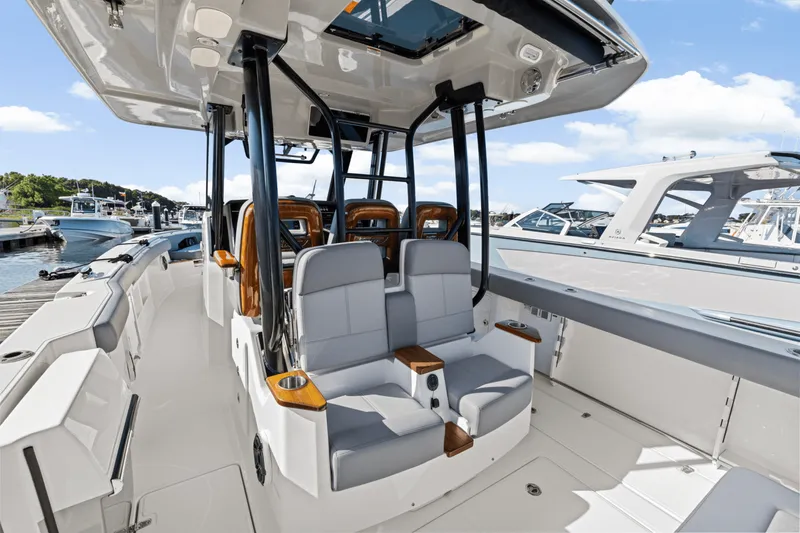 Slide: The Image of Boston Whaler 360 Outrage 2025 - 19