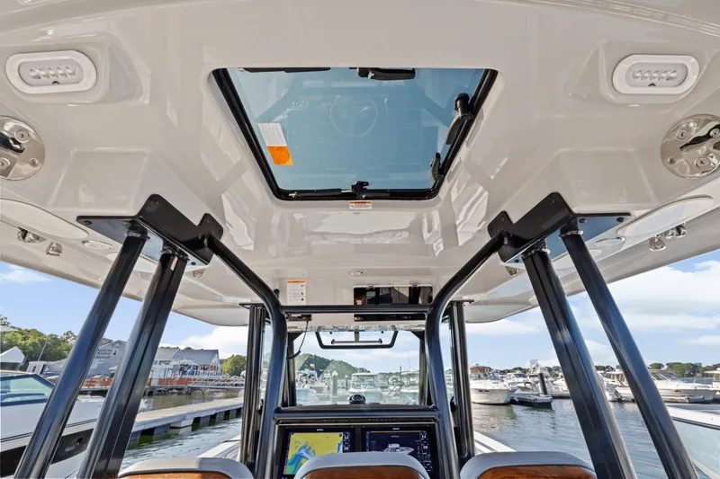 Slide: The Image of Boston Whaler 360 Outrage 2025 - 23