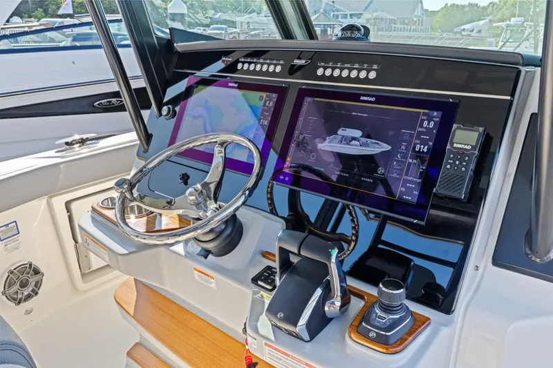 Slide: The Image of Boston Whaler 360 Outrage 2025 - 28